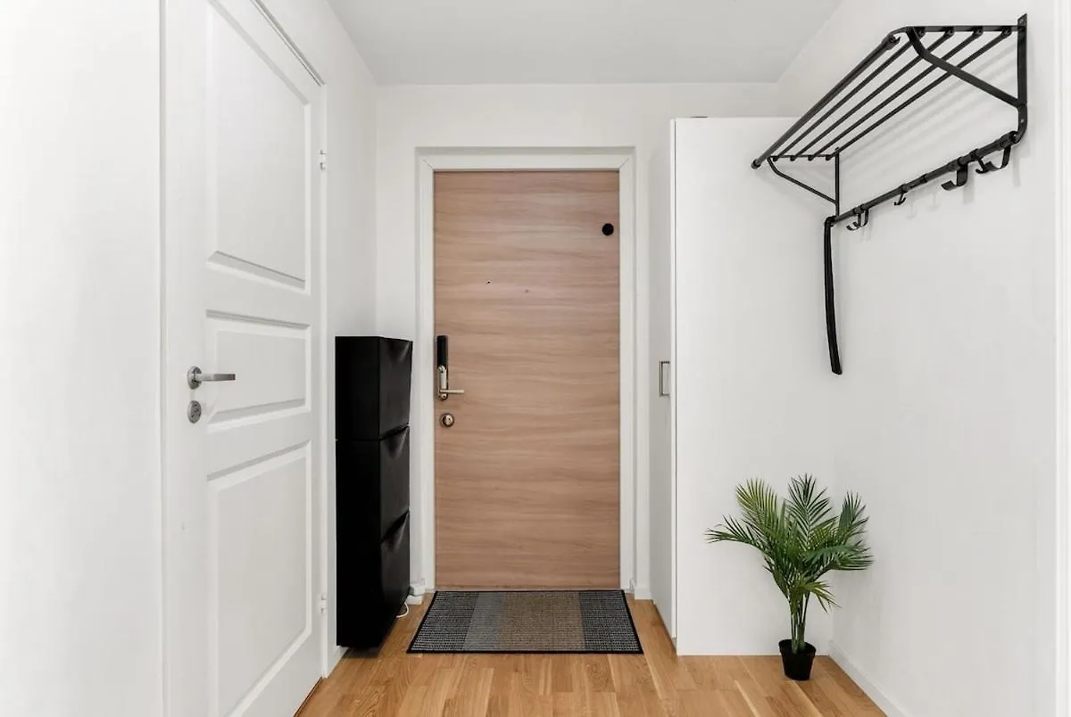 Spacious Apartment Close To Stockholm City & Mall