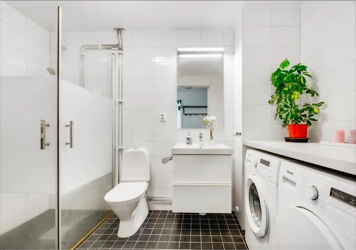 Spacious Apartment Close To Stockholm City & Mall