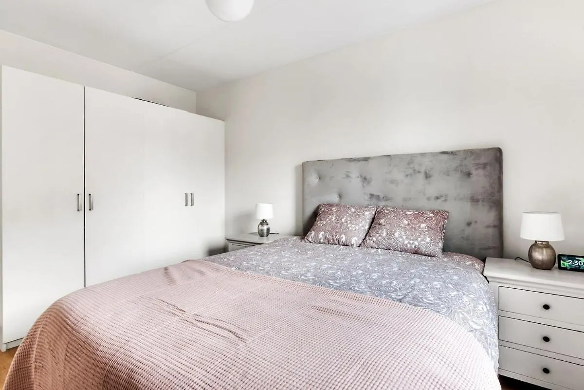 Spacious Apartment Close To Stockholm City & Mall 스웨덴